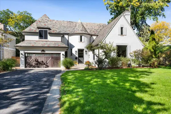 2604 Blackhawk Road, Wilmette, IL 60091
