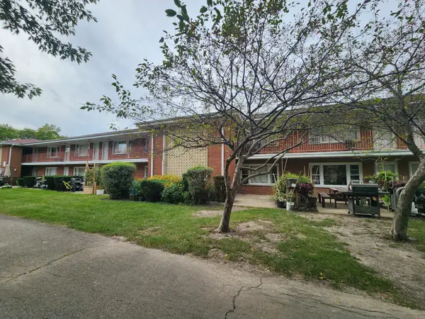 1107 E Algonquin Road #16, Arlington Heights, IL 60005