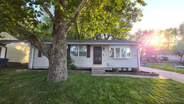 2015 Valley Drive, Davenport, IA 52806