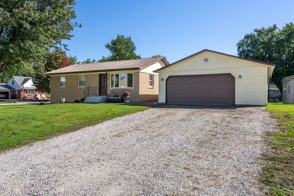 402 4th Avenue W, Andalusia, IL 61232