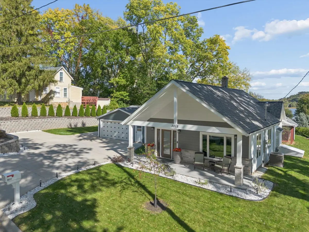 3215 Garfield Street, Clinton, IA 52732 - #1