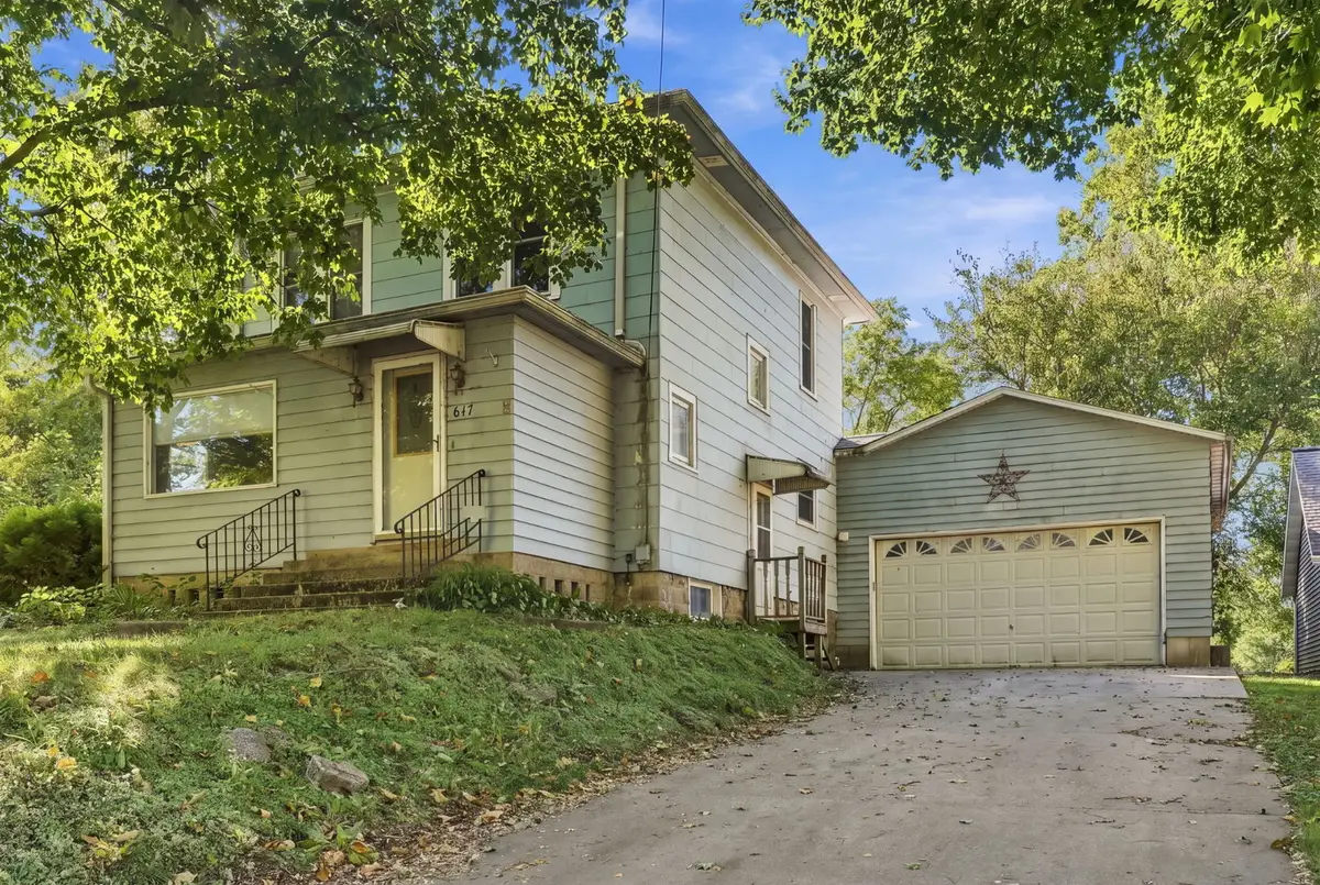 617 4th Avenue, Dixon, IL 61021 - #1
