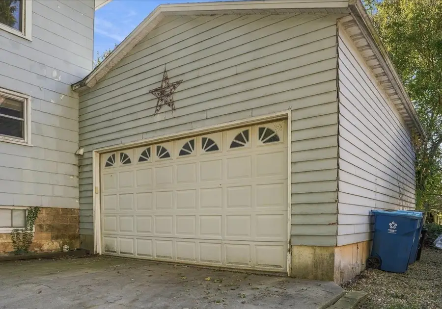 617 4th Avenue, Dixon, IL 61021 - #3