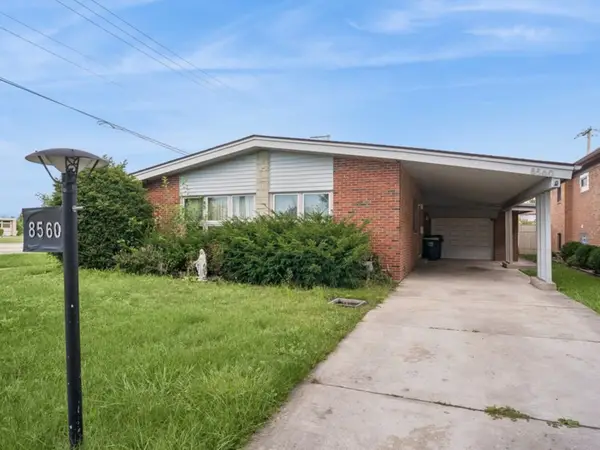 8560 W Clara Drive, Niles, IL 60714