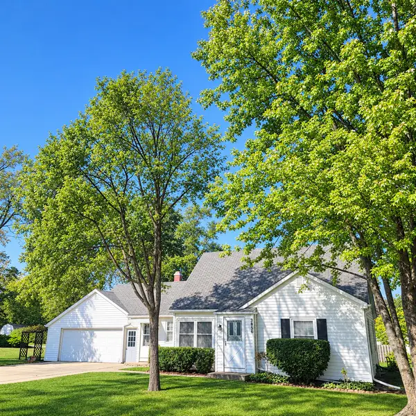 3856 Kenwood Avenue, Gurnee, IL 60031