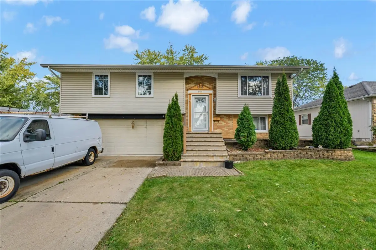 916 Stowell Avenue, Streamwood, IL 60107 - #1