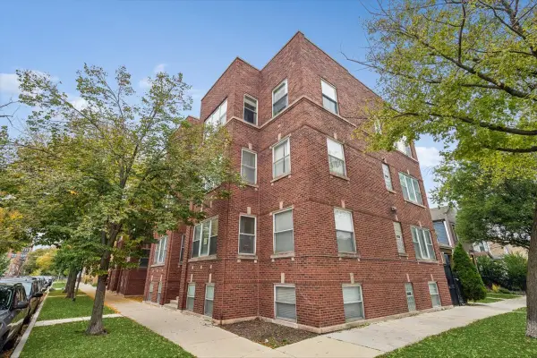 3110 W Belle Plaine Avenue #1, Chicago, IL 60618