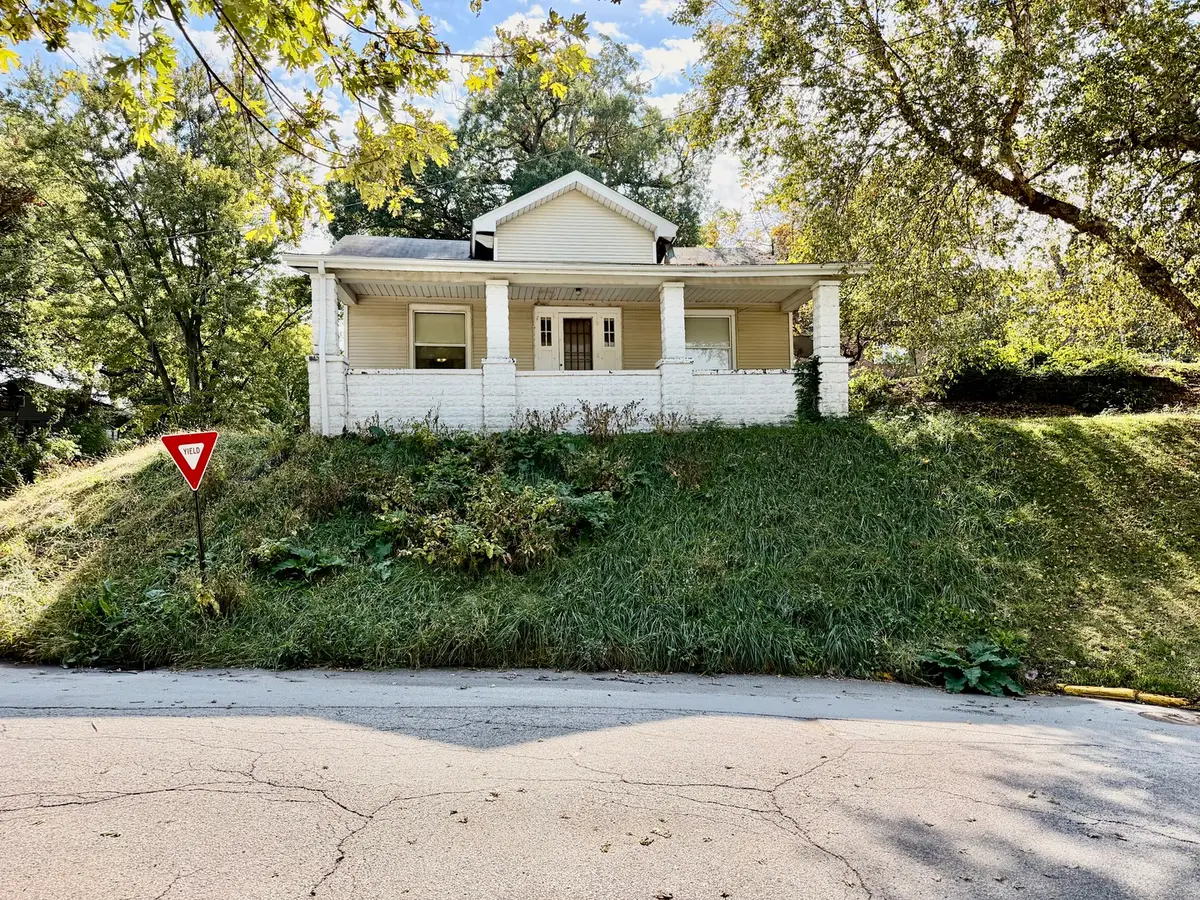 206 8th Street, Silvis, IL 61282 - #1