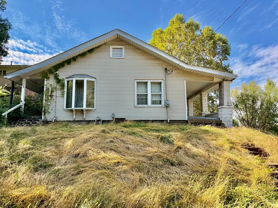 206 8th Street, Silvis, IL 61282 - #3