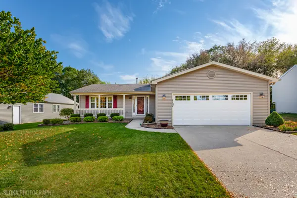 4819 W Glenbrook Trail, McHenry, IL 60050