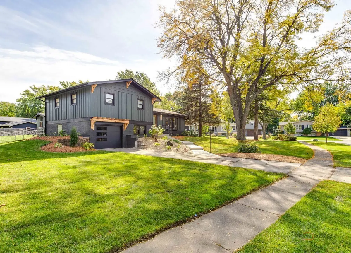 6955 Parkview Drive, Downers Grove, IL 60516 - #1