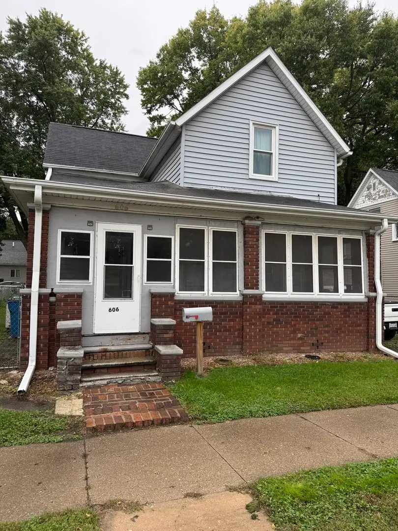 606 W 3rd Street, Dixon, IL 61021 - #2