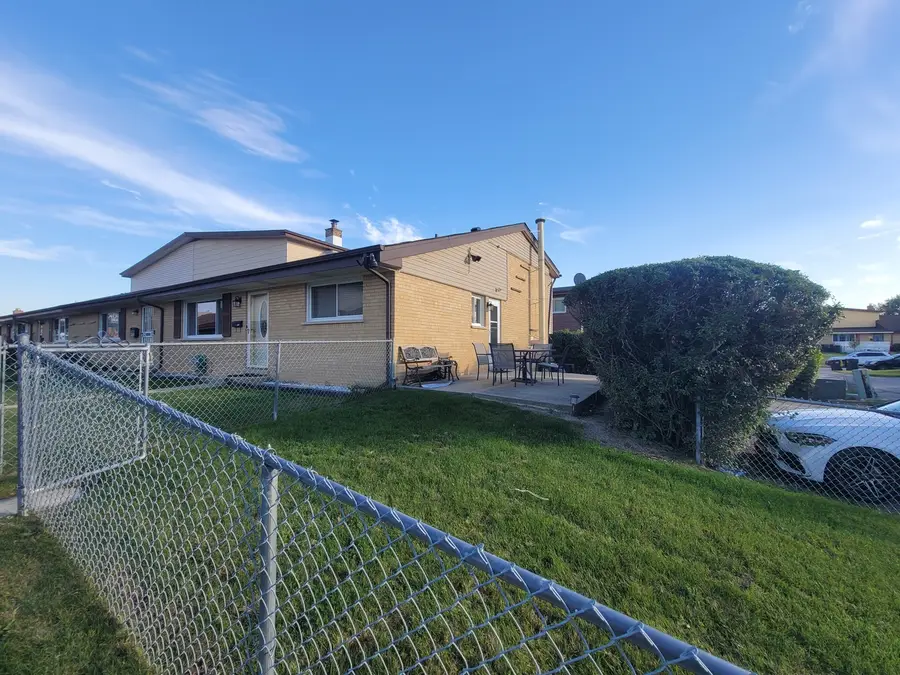 9462 Hamlin Avenue, Des Plaines, IL 60016 - #3