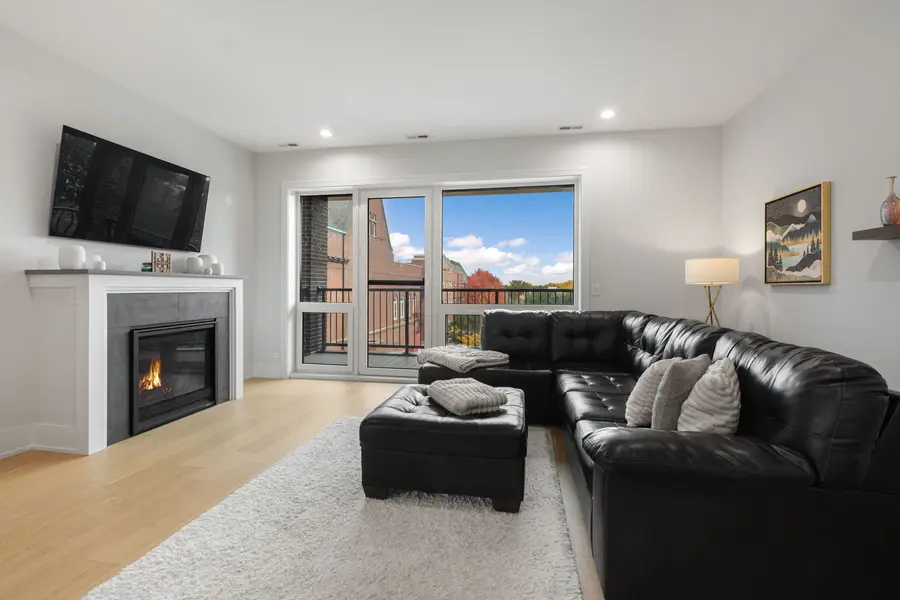 1511 W Irving Park Road #4W, Chicago, IL 60613 - #3