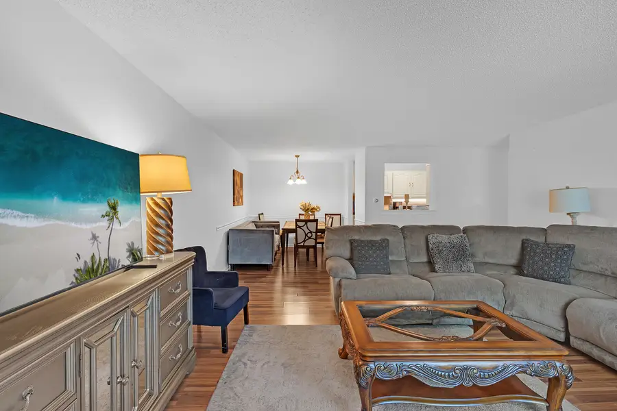 1227 S Old Wilke Road #206, Arlington Heights, IL 60005 - #3