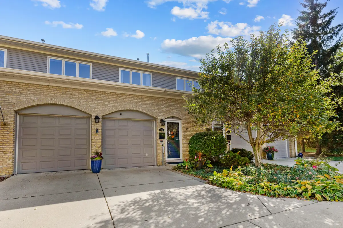 23 Rienzi Lane, Highwood, IL 60040 - #1