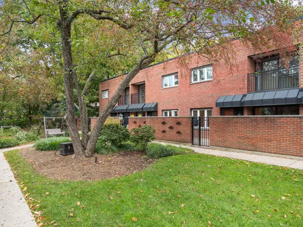 325 N Oak Park Avenue #E, Oak Park, IL 60302