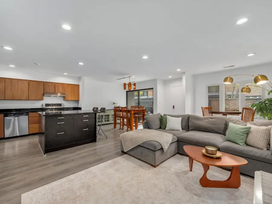 325 N Oak Park Avenue #E, Oak Park, IL 60302 - #3