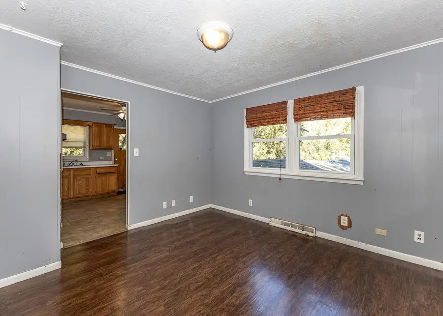 3512 N 2nd Street, Clinton, IA 52732 - #3