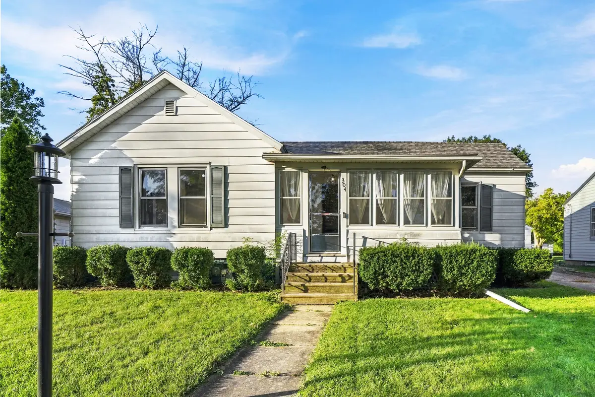 304 E 5th Street, Gridley, IL 61744 - #1