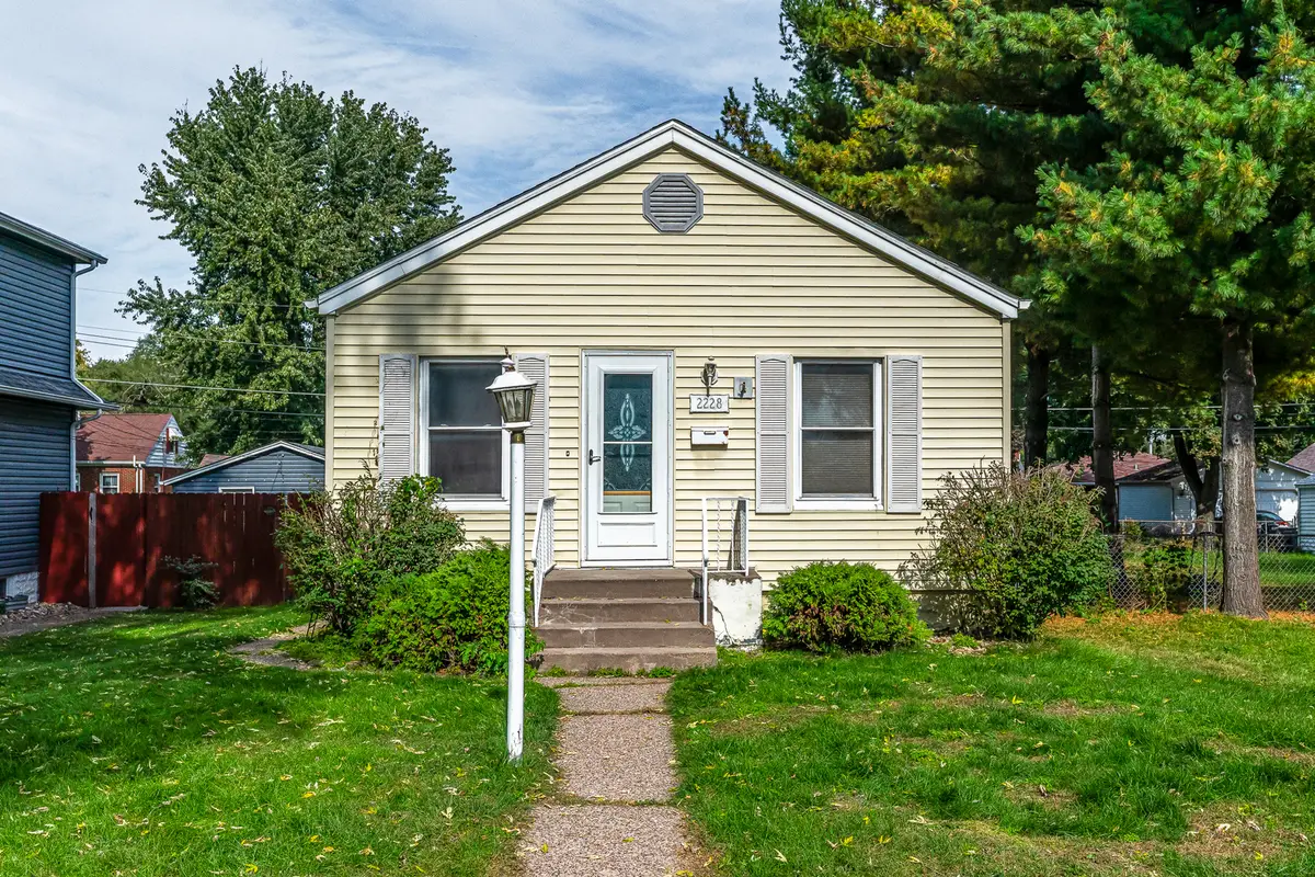 2228 W High Street, Davenport, IA 52804 - #1