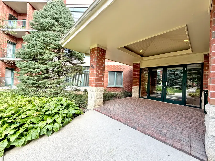 855 E 22nd Street #111, Lombard, IL 60148 - #2