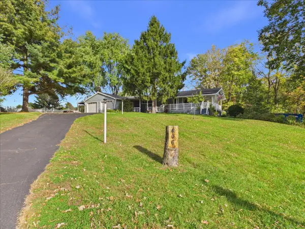 406 Oak Lane, Dixon, IL 61021