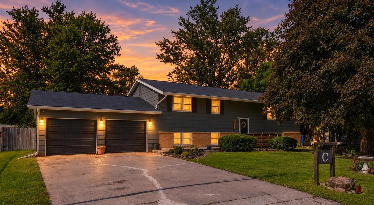 209 N Market Street, Grandview, IA 52752 - #1