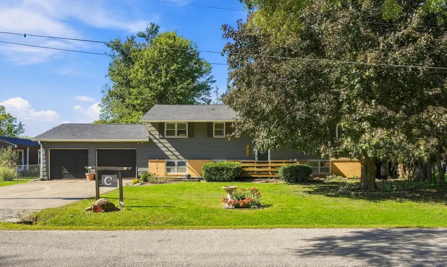 209 N Market Street, Grandview, IA 52752 - #2