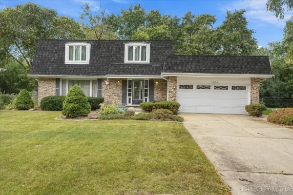 7008 Blackburn Avenue, Downers Grove, IL 60516