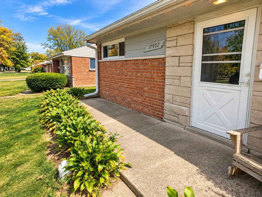 17957 Oakwood Avenue, Lansing, IL 60438 - #3