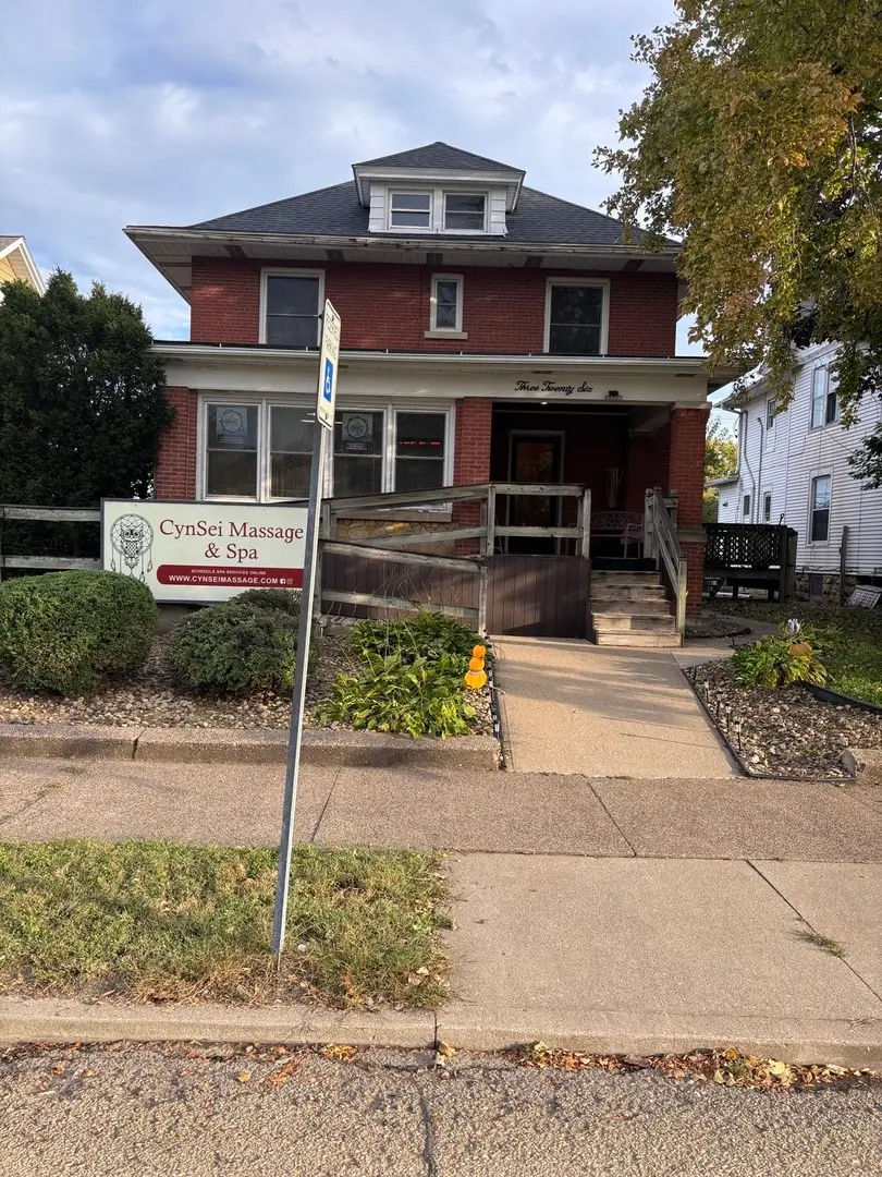 326 3rd Avenue S, Clinton, IA 52732 - #1