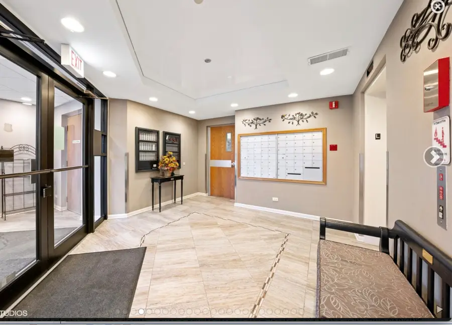 201 N Vail Avenue #701, Arlington Heights, IL 60004 - #2