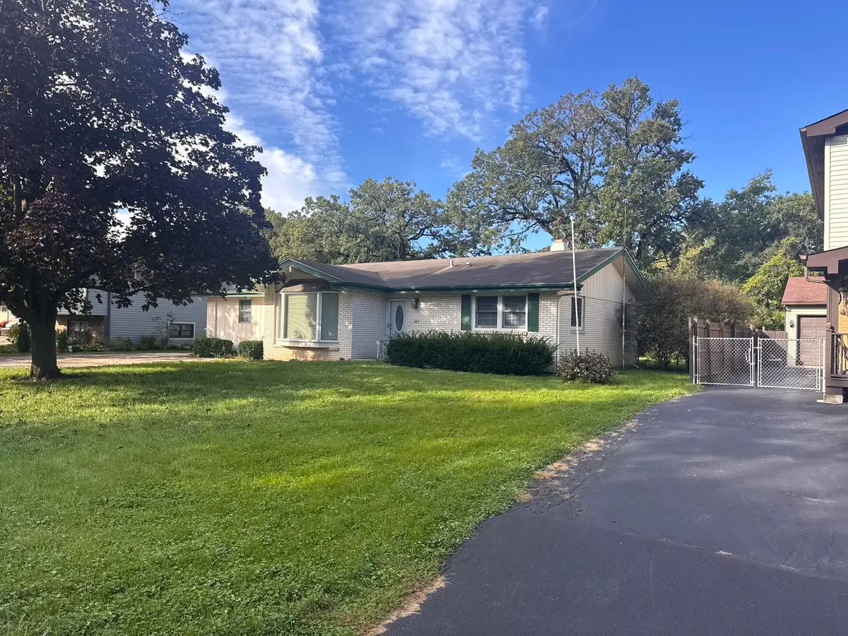 424 Northgate Road, Lindenhurst, IL 60046 - #1