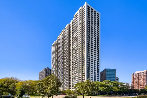 2800 N Lake Shore Drive #2001, Chicago, IL 60657