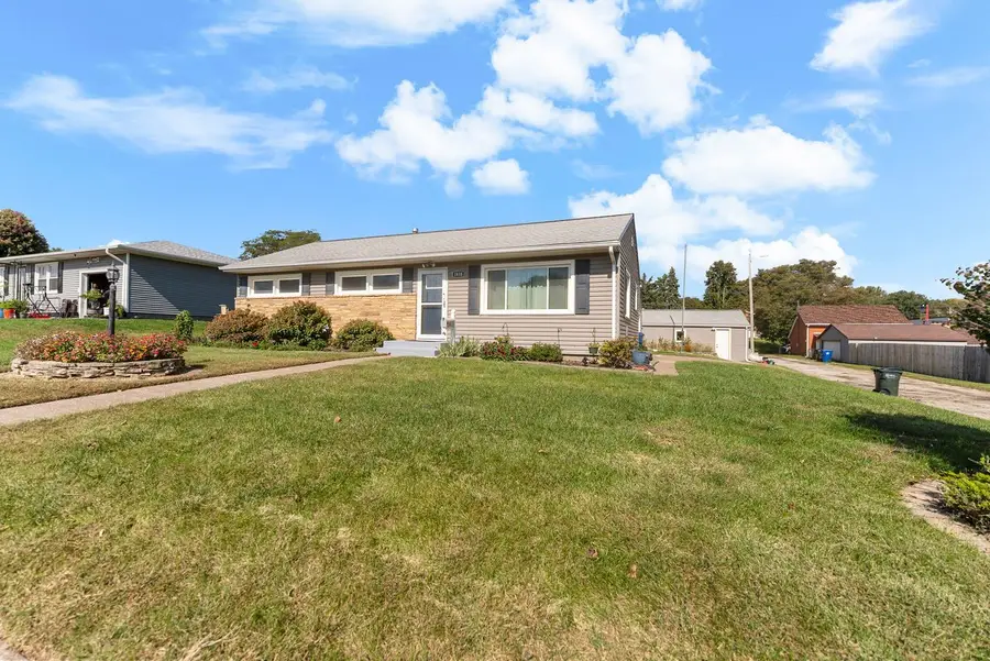 1818 W 38th Place, Davenport, IA 52806 - #3