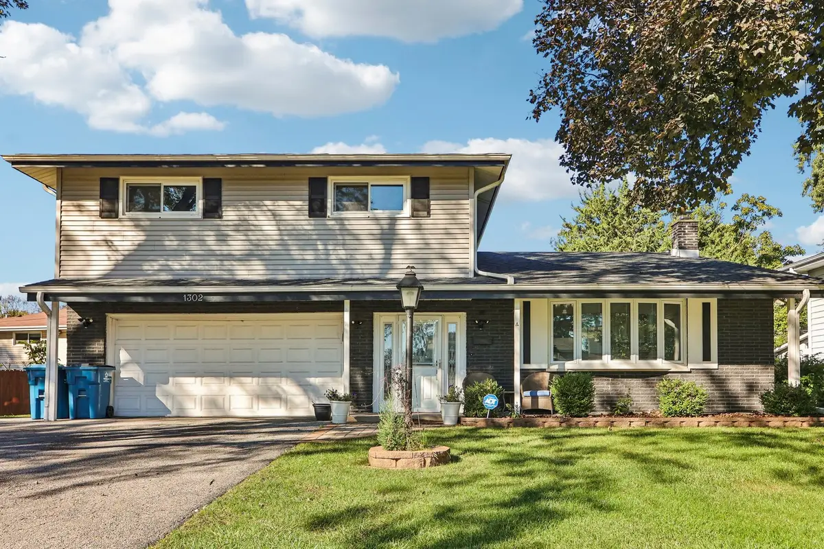 1302 E Greenwood Drive, Mount Prospect, IL 60056 - #1