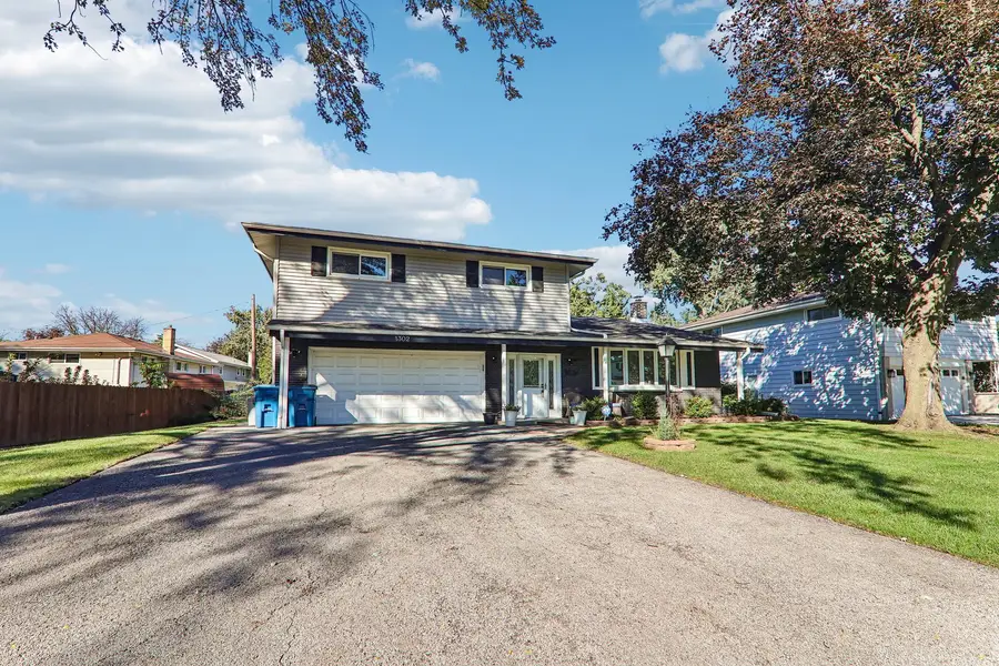 1302 E Greenwood Drive, Mount Prospect, IL 60056 - #3