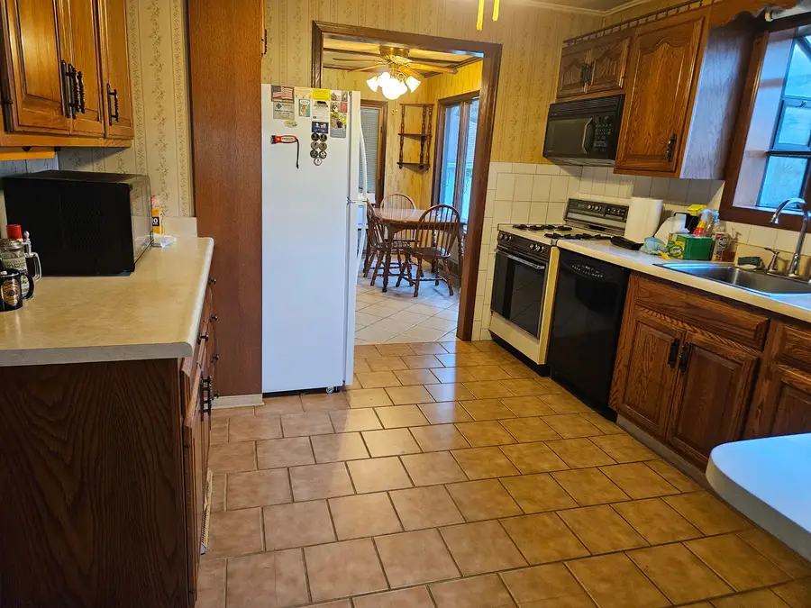 3929 4th Avenue A, East Moline, IL 61244 - #2