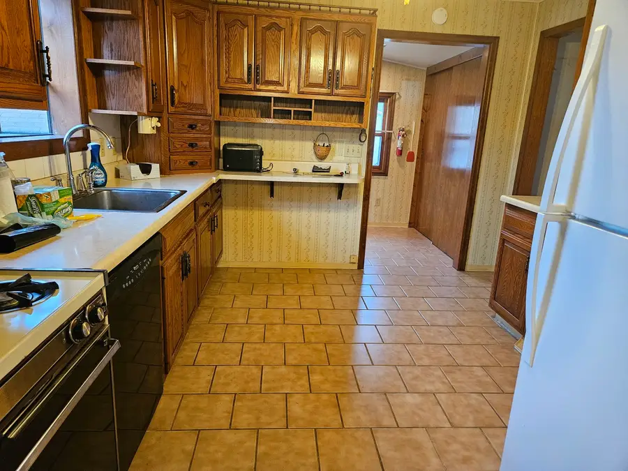 3929 4th Avenue A, East Moline, IL 61244 - #3
