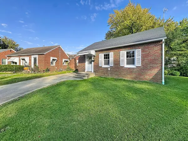 1204 29th Avenue Court, Moline, IL 61265