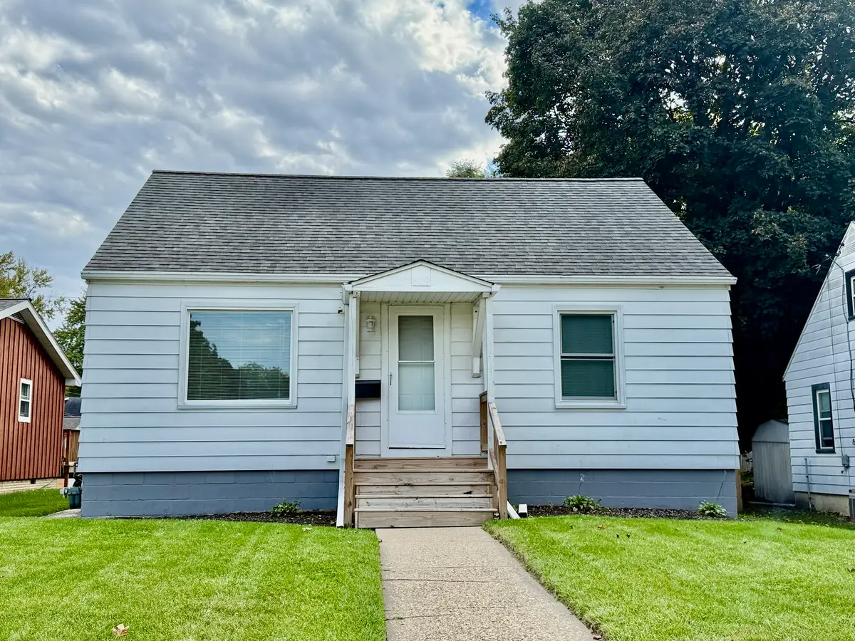 609 W 10th Street, Sterling, IL 61081 - #1