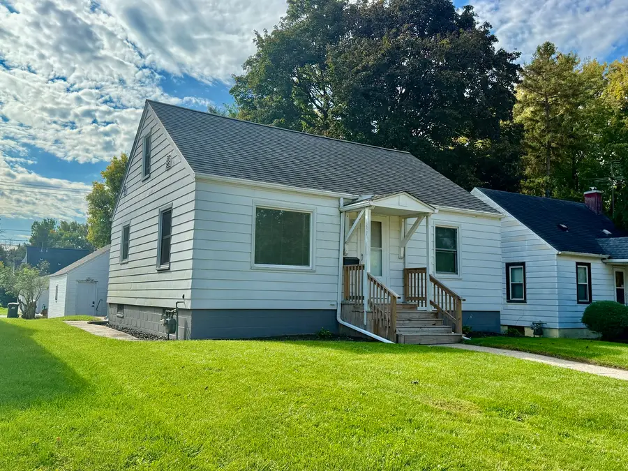 609 W 10th Street, Sterling, IL 61081 - #2