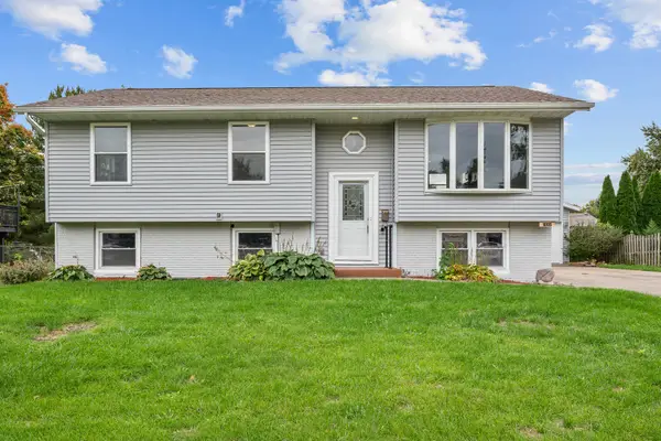 1895 Tam O Shanter Drive, Bettendorf, IA 52722