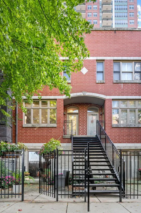 327 E 17th Street, Chicago, IL 60616