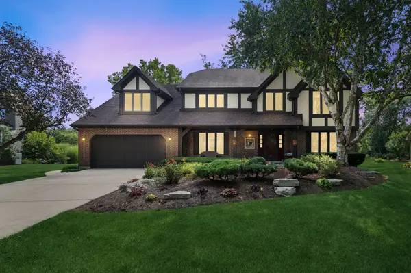 808 Lyndhurst Court, Naperville, IL 60563