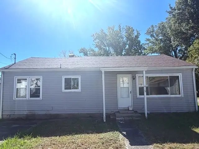 419 W Hickory Street, Carbondale, IL 62901 - #1