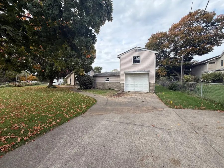 2219 Deets Road, Sterling, IL 61081 - #3