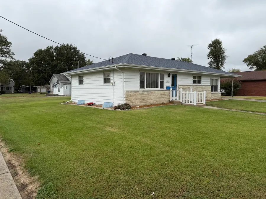 409 S Mill Street, Pinckneyville, IL 62274 - #2