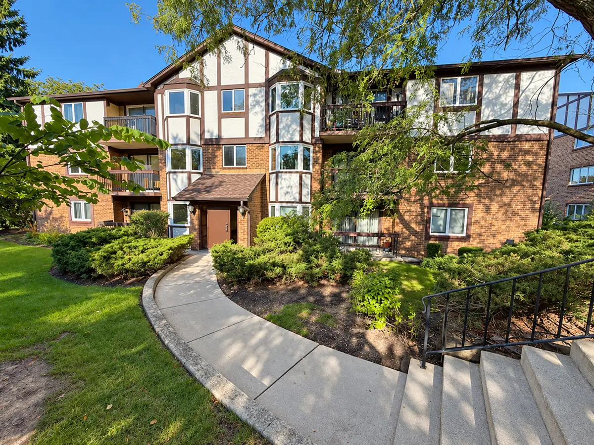 6820 Joliet Road #9, Indian Head Park, IL 60525 - #1